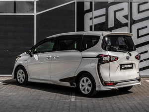 Минивэн Toyota Sienta 2017 года, 1805000 рублей, Краснодар