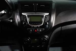 Седан Hyundai Solaris 2011 года, 829000 рублей, Сургут