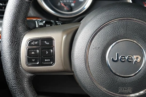 Внедорожник Jeep Grand Cherokee 2012 года, 1679000 рублей, Тюмень