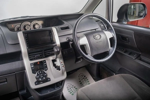 Минивэн Toyota Noah 2011 года, 1479000 рублей, Томск