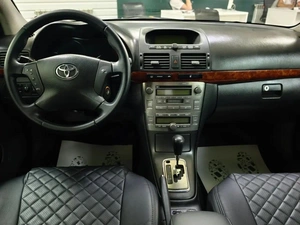 Седан Toyota Avensis 2005 года, 770000 рублей, Ачинск