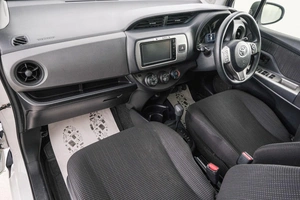 Хетчбэк Toyota Vitz 2016 года, 919000 рублей, Красноярск