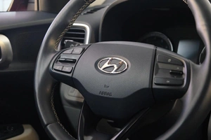 Внедорожник Hyundai Venue 2021 года, 2199000 рублей, Омск