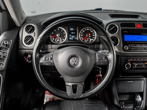 Внедорожник Volkswagen Tiguan 2010 года, 1210000 рублей, Красноярск