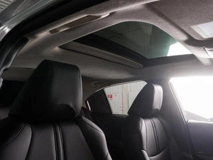 Седан Toyota Corolla 2022 года, 2199000 рублей, Красный Пахарь