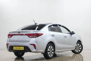 Седан Kia Rio 2019 года, 1369000 рублей, Новокузнецк