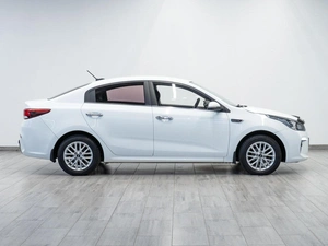 Седан Kia Rio 2017 года, 1179000 рублей, Саратов
