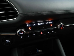 Хетчбэк Mazda 3 2019 года, 2277077 рублей, Москва