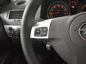 Седан Opel Astra 2012 года, 436100 рублей, Казань