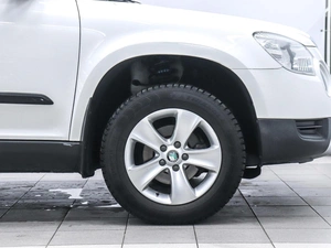 Внедорожник Skoda Yeti 2013 года, 849000 рублей, Красноярск