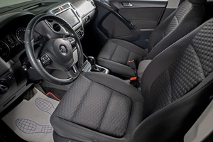 Внедорожник Volkswagen Tiguan 2010 года, 1489000 рублей, Сургут