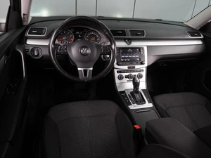 Седан Volkswagen Passat 2013 года, 1344000 рублей, Воронеж