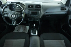 Седан Volkswagen Polo 2012 года, 899000 рублей, Омск