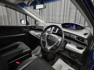 Минивэн Honda Freed 2014 года, 1199000 рублей, Красноярск