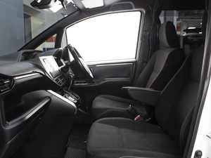 Минивэн Toyota Esquire 2019 года, 2550000 рублей, Омск