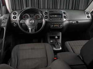Внедорожник Volkswagen Tiguan 2012 года, 1429000 рублей, Тюмень