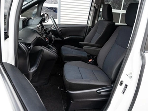 Минивэн Toyota Voxy 2019 года, 2350000 рублей, Краснодар