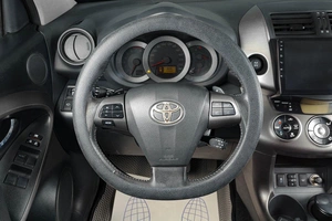 Внедорожник Toyota RAV4 2011 года, 1389000 рублей, Тюмень