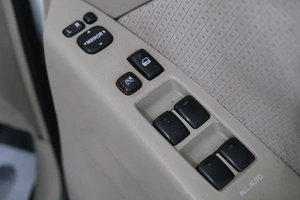Минивэн Toyota Isis 2010 года, 1039000 рублей, Омск