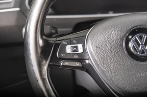Внедорожник Volkswagen Tiguan 2018 года, 2189000 рублей, Томск