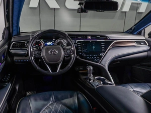 Седан Toyota Camry 2018 года, 2999000 рублей, Тюмень