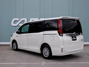 Минивэн Toyota Noah 2015 года, 1739000 рублей, Большой Сочи