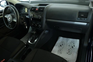 Седан Volkswagen Jetta 2010 года, 599000 рублей, Омск
