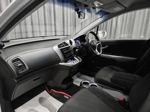 Минивэн Honda Stream 2010 года, 1199000 рублей, Красноярск