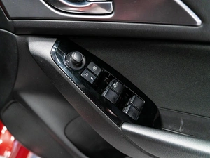 Хетчбэк Mazda Axela 2017 года, 1350000 рублей, Красноярск