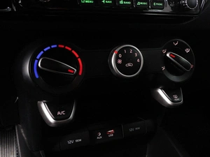 Хетчбэк Kia Rio X-Line 2017 года, 1429000 рублей, Красный Пахарь