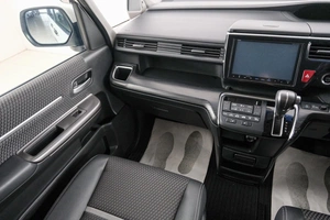 Минивэн Honda Stepwgn Spada 2015 года, 1729000 рублей, Красноярск