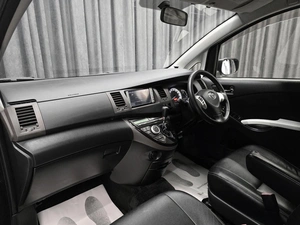 Минивэн Toyota Isis 2012 года, 1270000 рублей, Красноярск