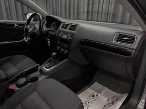 Седан Volkswagen Jetta 2012 года, 949000 рублей, Красноярск