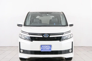Минивэн Toyota Voxy 2015 года, 1679000 рублей, Красноярск