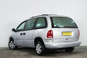 Минивэн Chrysler Voyager 2000 года, 299000 рублей, Сургут
