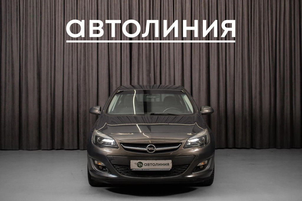 Седан Opel Astra 2013 года, 820000 рублей, Красноярск