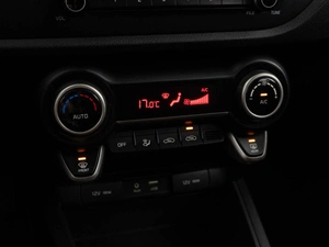 Хетчбэк Kia Rio X-Line 2018 года, 1698444 рублей, Москва