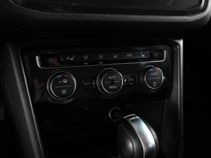 Внедорожник Volkswagen Tiguan 2017 года, 2019000 рублей, Ростов-на-Дону