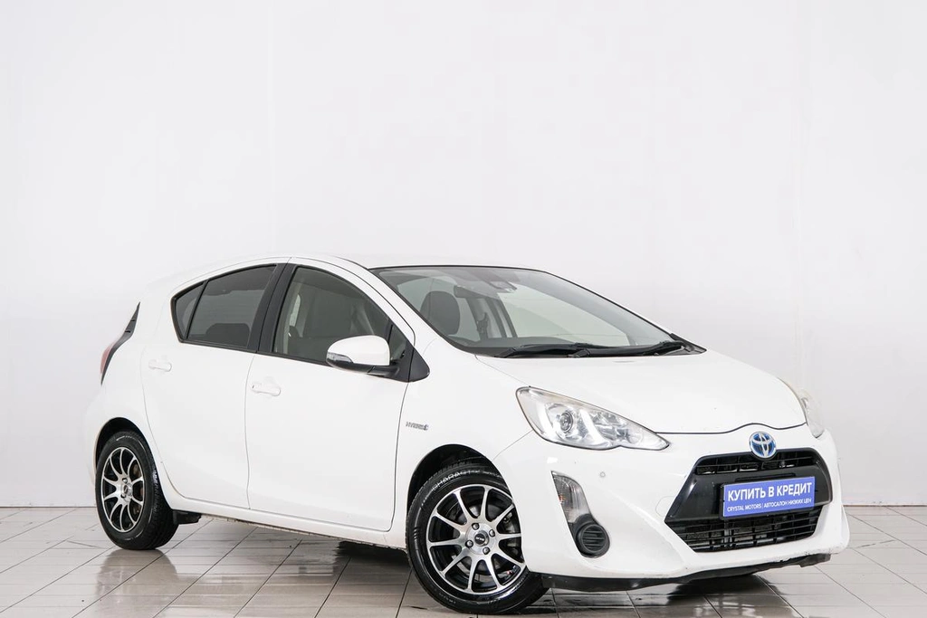 Хетчбэк Toyota Aqua 2016 года, 899000 рублей, Красноярск