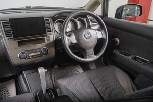 Хетчбэк Nissan Tiida 2012 года, 839000 рублей, Томск