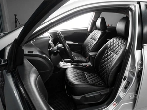 Седан Toyota Corolla 2010 года, 1019000 рублей, Тюмень