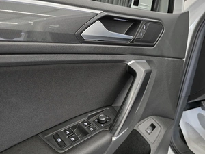 Внедорожник Volkswagen Tiguan 2017 года, 2199000 рублей, Красноярск
