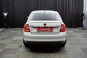 Лифтбек Skoda Rapid 2015 года, 947000 рублей, Красноярск
