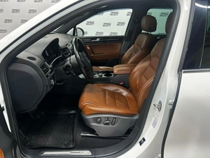 Внедорожник Volkswagen Touareg 2013 года, 2184000 рублей, Красноярск