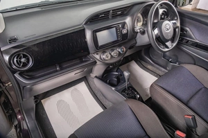 Хетчбэк Toyota Vitz 2018 года, 1029000 рублей, Томск