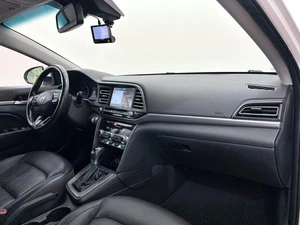 Седан Hyundai Avante 2018 года, 1889000 рублей, Орёл