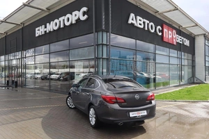 Седан Opel Astra 2012 года, 950000 рублей, Мирное