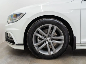 Седан Volkswagen Passat 2018 года, 2300000 рублей, Красноярск