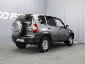 Внедорожник Chevrolet Niva 2013 года, 510000 рублей, Омск