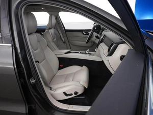 Внедорожник Volvo XC60 2021 года, 3683055 рублей, Москва